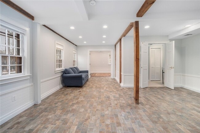 Building Photo - 31 Bridge St