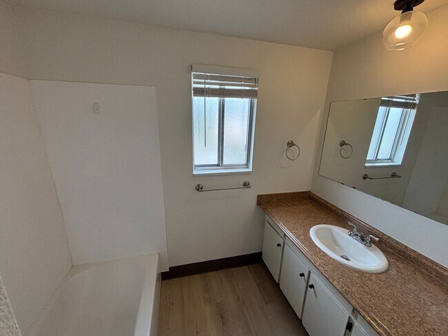 Building Photo - 692 W 1400 S