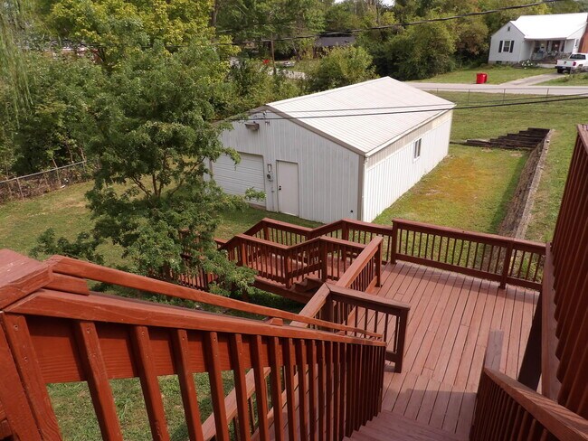 Building Photo - 102 Cedar Dr