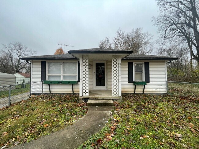 Primary Photo - 3 Bedroom 1 Bathroom house Available Now!
