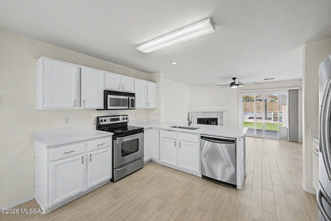 Building Photo - 2656 W Mountain Heights Ct