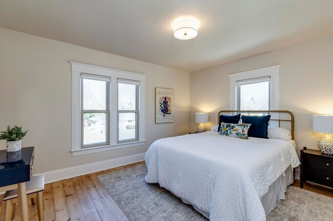 Building Photo - 7223 University Ave