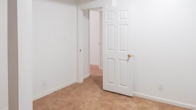 Building Photo - 1044 Farmer St