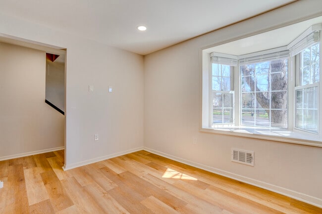 Building Photo - 8032 St Annes Ct