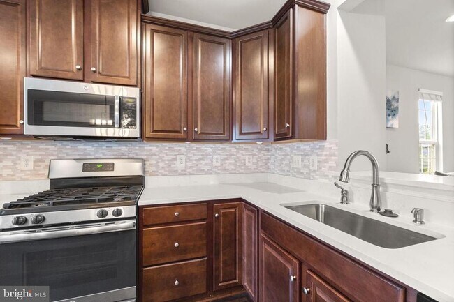 Building Photo - 5758 Barts Way