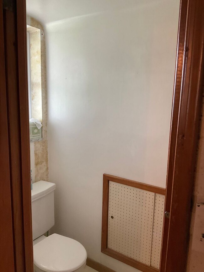Building Photo - Private Split-Level 3bed 1.5 bath Retreat ...