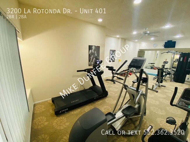 Building Photo - 3200 La Rotonda Dr