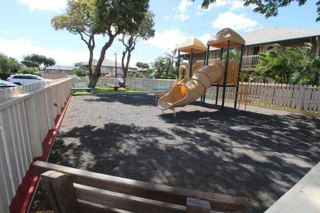 Building Photo - 2 Bed/ 1Bath Unfurnished Upgraded Ground Floor Southpointe Unit with a Yard + 2 Parking Spaces