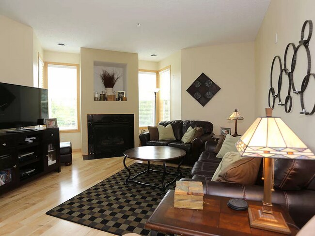 Building Photo - 9640 Independence Cir