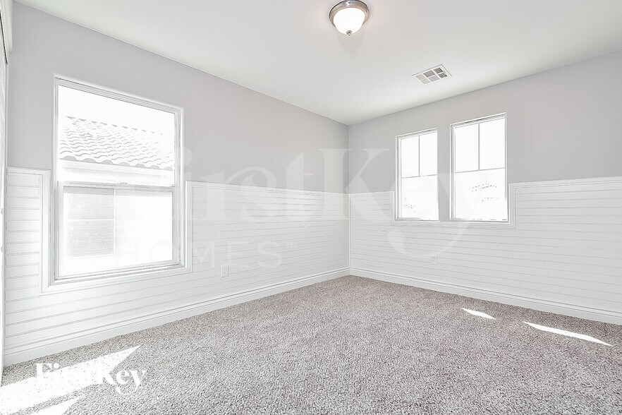 Building Photo - 6694 Wood Thrush Pl
