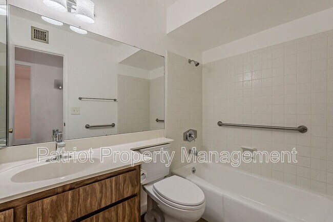 Building Photo - 635 E Boca Raton Rd
