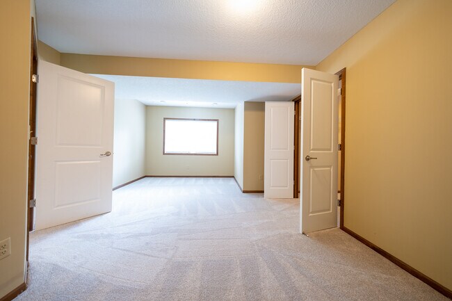 Building Photo - 15515 59th Pl N