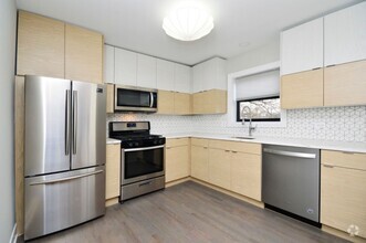 Building Photo - Recently Updated, Designer 1 Bedroom in An...