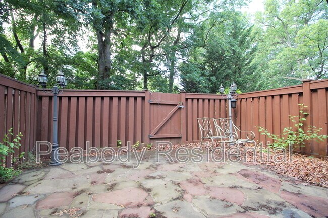 Building Photo - 8027 Merry Oaks Ct