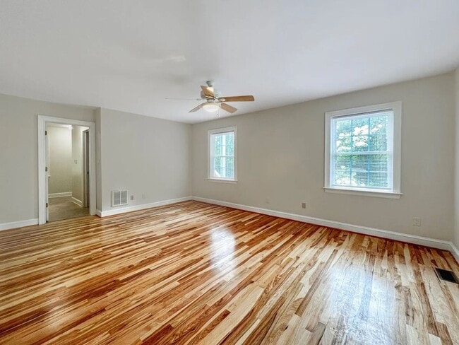 Building Photo - Secluded Near West End 5 bedroom