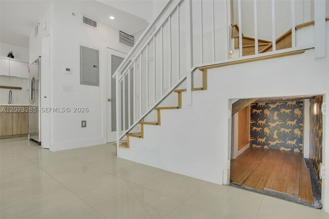 Building Photo - 1528 Brickell Ave