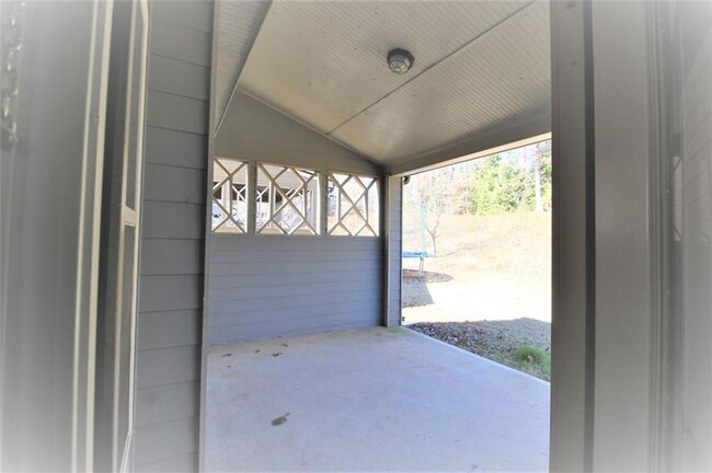 Building Photo - 5196 Apple Grove Rd NE