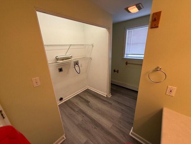 Building Photo - 570 Montgomery St