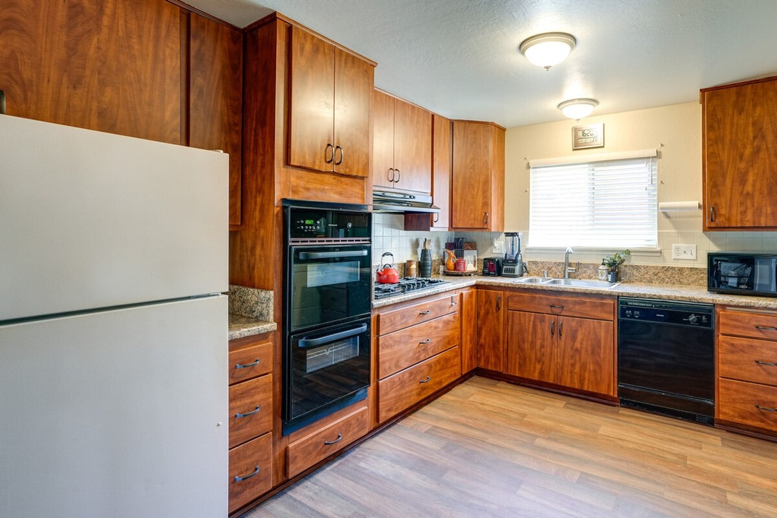 Building Photo - 542 Sheridan St