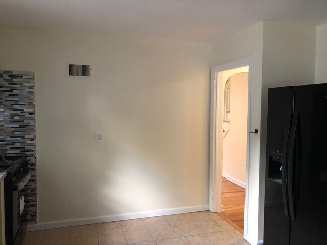 Building Photo - 709 Nathan Hale Ave