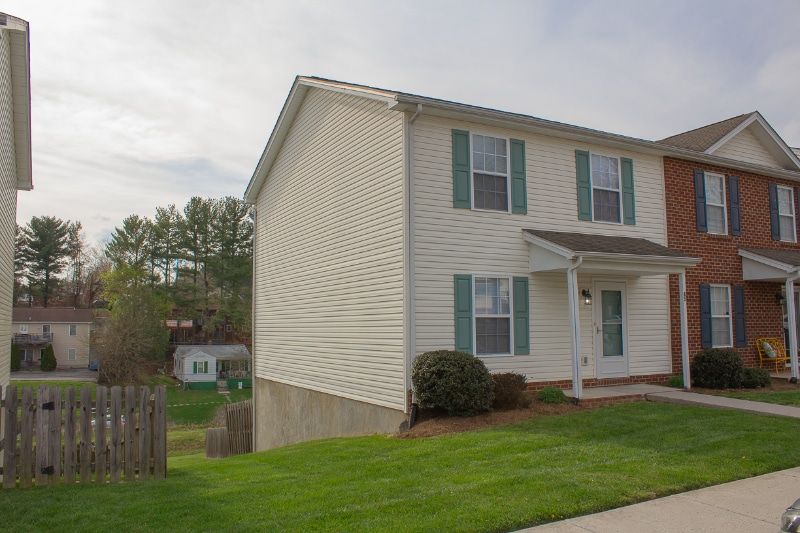 Building Photo - 85 Charleston Ln