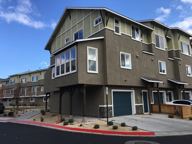 Building Photo - NW Reno Luxury End Unit Townhouse - On the...