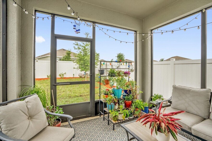 Building Photo - 1820 Church Lake St