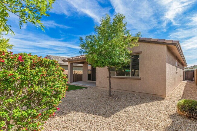 Building Photo - 19874 W Devonshire Ave