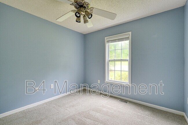 Building Photo - 208 Cotton Creek Dr