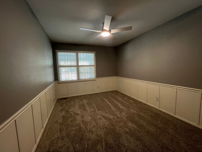 Building Photo - 1685 Lochcrest Dr
