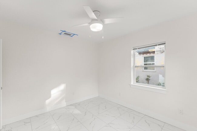 Building Photo - 211 37th St S