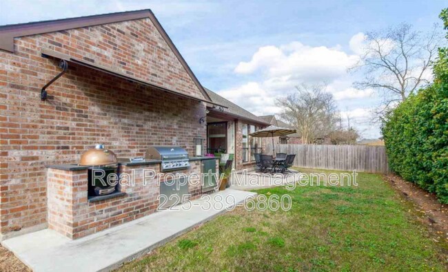 Building Photo - 9462 Country Lake Dr