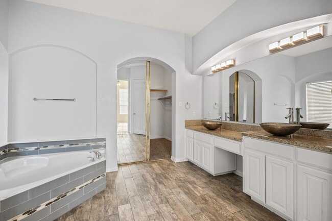 Building Photo - Stunning 4-Bedroom Rental Home with office...