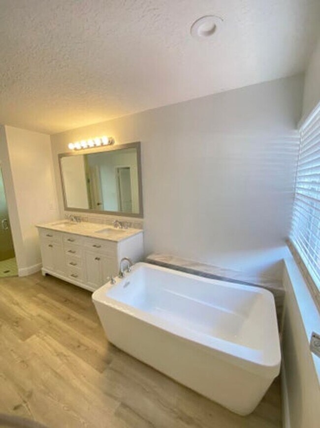 Building Photo - 4593 Bucida Rd