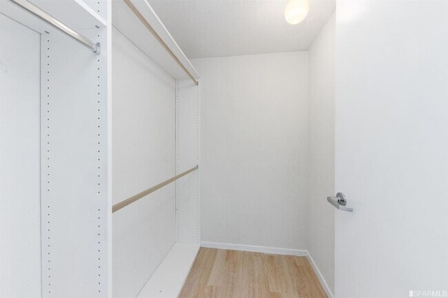 Building Photo - 1BD/1BA Condo at Oceanview Village - Close...