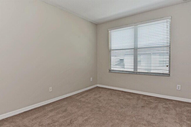 Building Photo - 807 Featherstone Ln