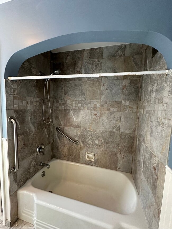 Building Photo - ZERO ENTRY! 2bed/1bath In Beatrice, NE