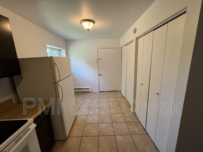 Building Photo - 104 Judson St
