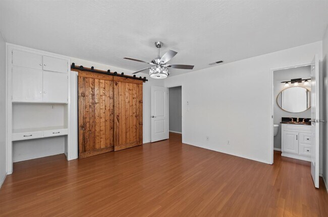 Building Photo - 4105 E Perrin Ave