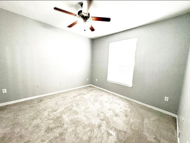 Building Photo - 819 Grand Regency Pointe