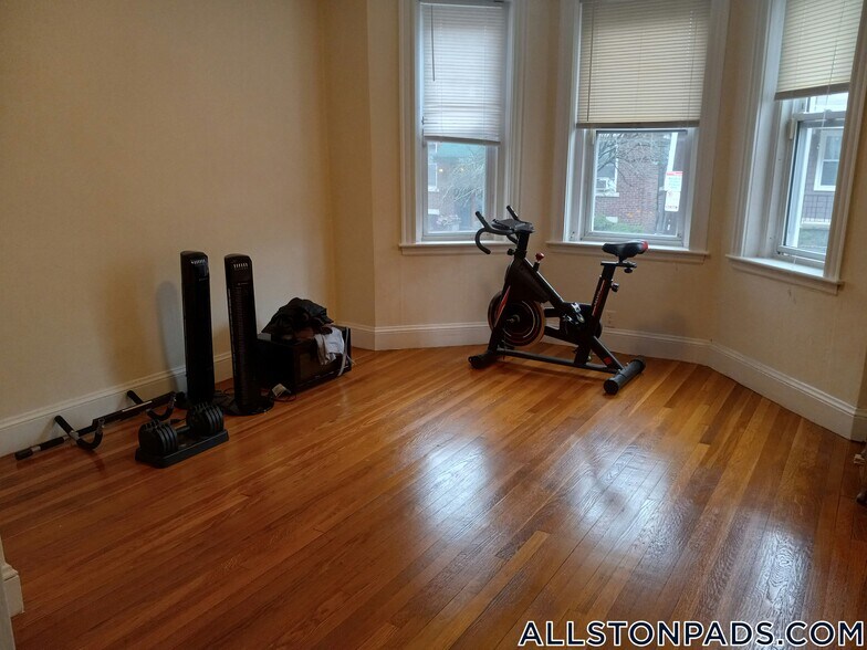 Building Photo - 11 Barrows St