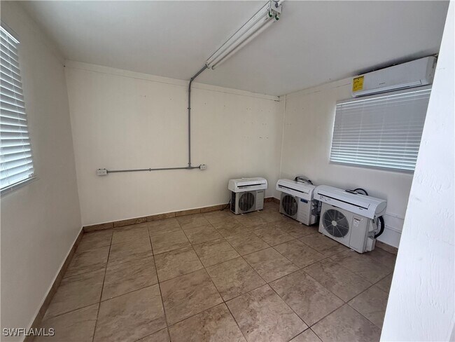 Building Photo - 5460 Bayshore Rd