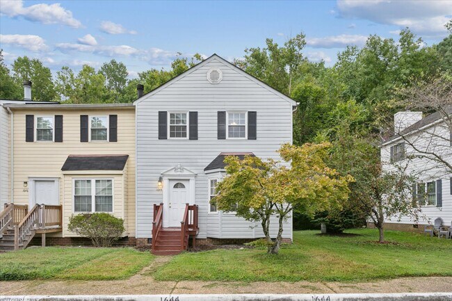 Welcome home to this gorgeous 3 bedroom, 2.5 bath home with a fully fenced backyard! - 1644 Skiffes Creek Cir