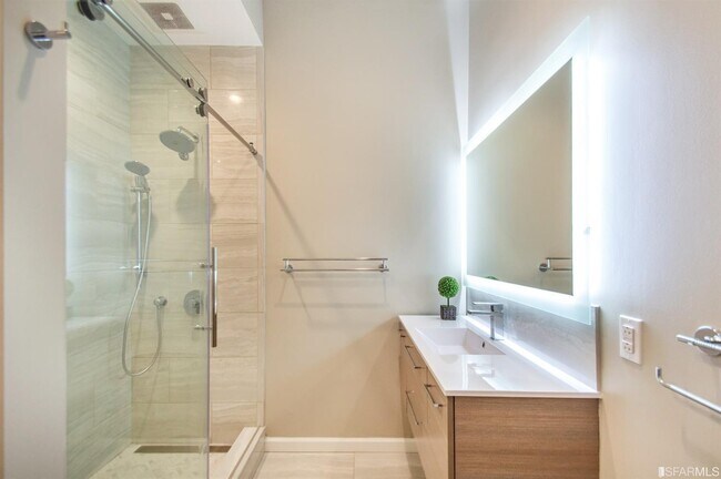 Building Photo - 3242 Washington St