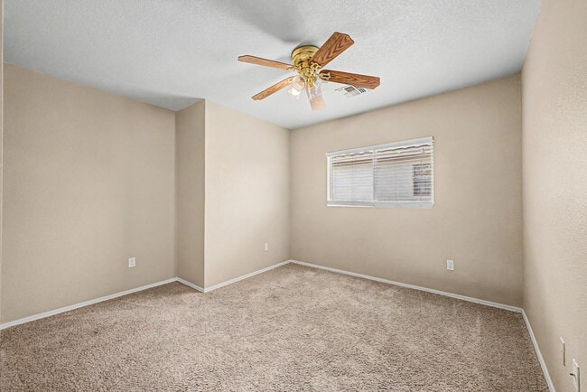 Building Photo - 33856 N Cherry Creek Rd