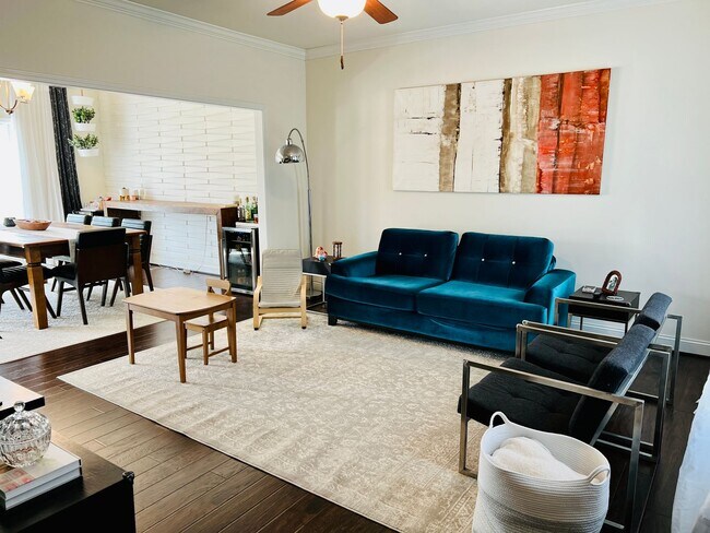 Building Photo - 4 Bedroom Home with Garage & Convenient ac...