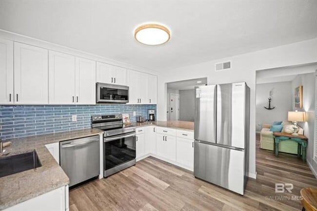 Building Photo - 979 W Lagoon Ave