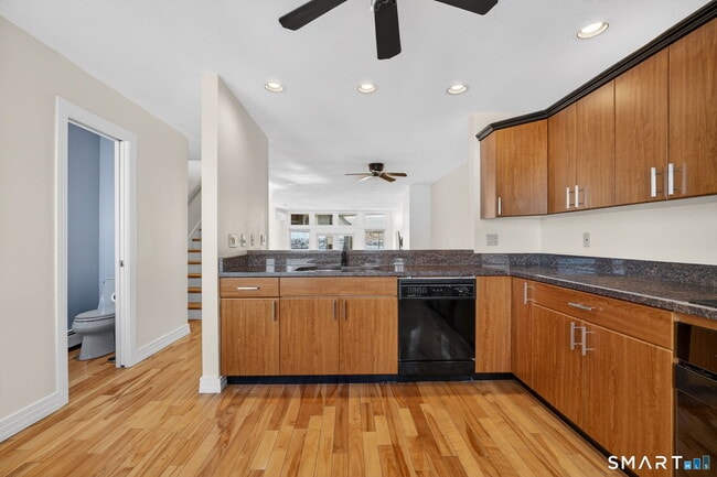 Building Photo - 49 Steamboat Wharf