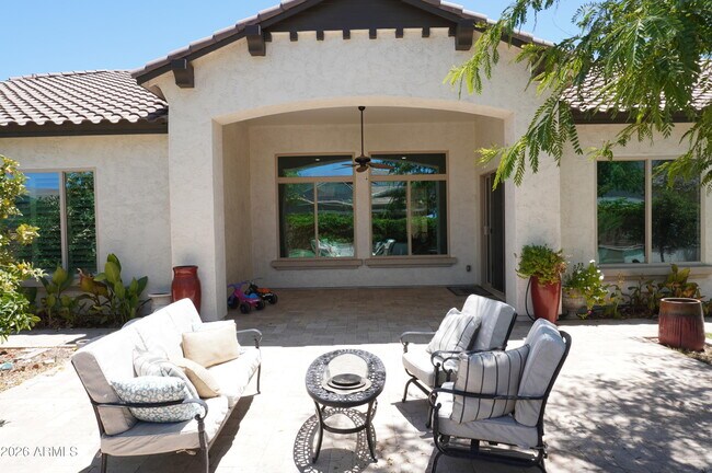Building Photo - 2910 E Wildhorse Dr
