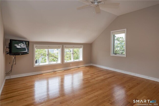 Building Photo - 6 Leeway Dr